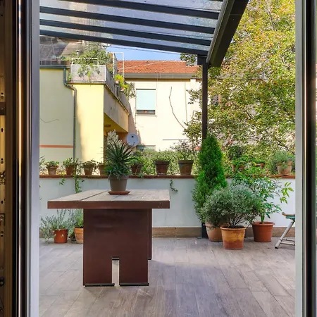 Hostmate - - Magenta 52 - Cadorna